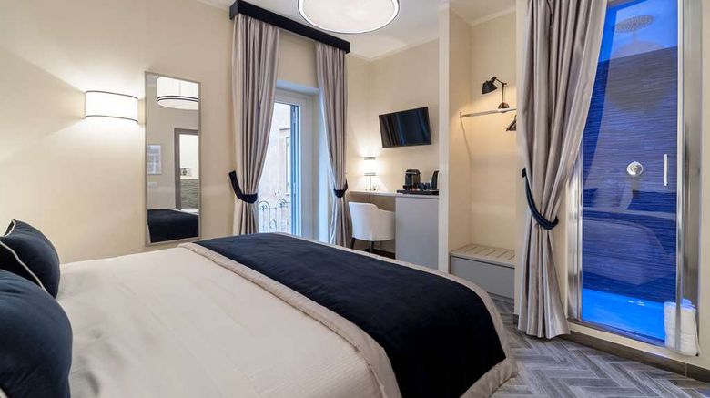<b>Foro Romano Luxury Suites Room</b>. Images powered by <a href="https://iceportal.shijigroup.com/" title="IcePortal" target="_blank">IcePortal</a>.
