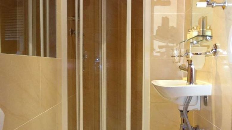 <b>Studios 2 Let Room</b>. Images powered by <a href="https://iceportal.shijigroup.com/" title="IcePortal" target="_blank">IcePortal</a>.
