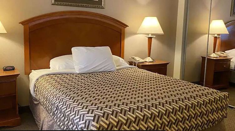 Riverside Inn Travelodge by Wyndham Room