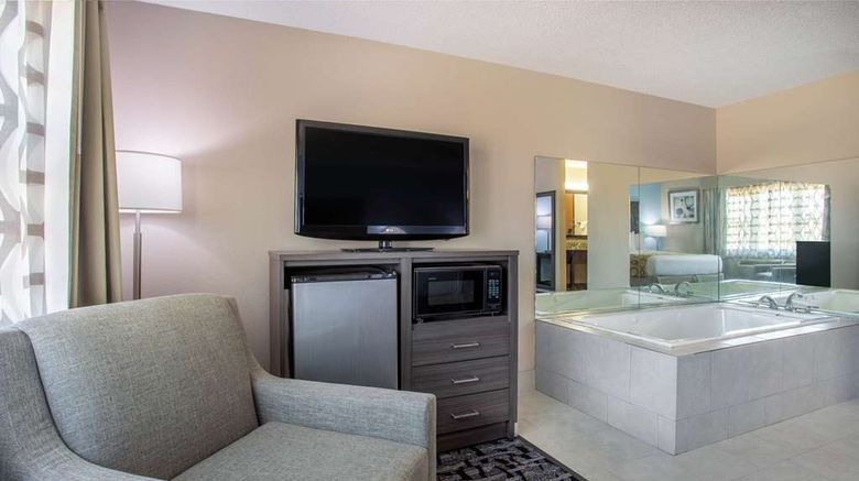 <b>Baymont by Wyndham Joliet Suite</b>. Images powered by <a href="https://iceportal.shijigroup.com/" title="IcePortal" target="_blank">IcePortal</a>.