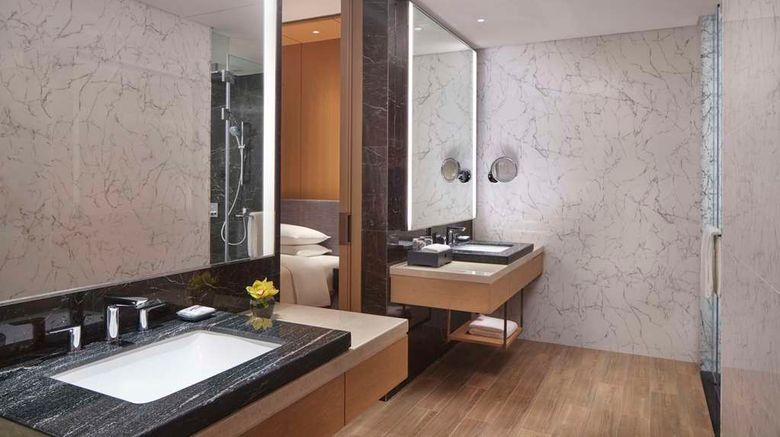 <b>Hyatt Regency Hengqin Suite</b>. Images powered by <a href="https://iceportal.shijigroup.com/" title="IcePortal" target="_blank">IcePortal</a>.