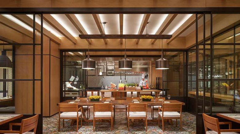 <b>Hyatt Regency Hengqin Restaurant</b>. Images powered by <a href="https://iceportal.shijigroup.com/" title="IcePortal" target="_blank">IcePortal</a>.