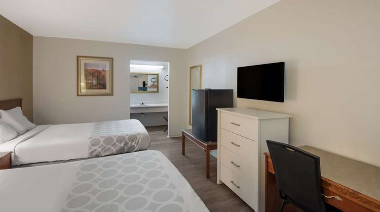 Rodeway Inn Room