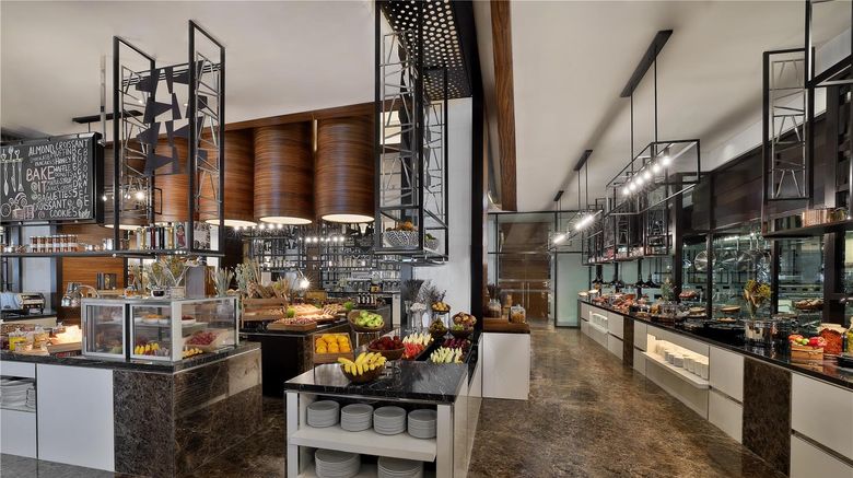 <b>Hilton Dubai Palm Jumeirah Restaurant</b>. Images powered by <a href="https://iceportal.shijigroup.com/" title="IcePortal" target="_blank">IcePortal</a>.