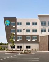 Tru by Hilton Easton