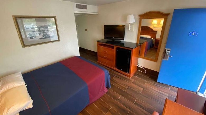 <b>Travelodge by Wyndham Grand Rapids North Room</b>. Images powered by <a href="https://iceportal.shijigroup.com/" title="IcePortal" target="_blank">IcePortal</a>.