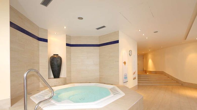 <b>Royal Plaza Montreux Spa</b>. Images powered by <a href="https://iceportal.shijigroup.com/" title="IcePortal" target="_blank">IcePortal</a>.