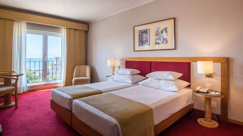 <b>Vila Gale Estoril Room</b>. Images powered by <a href="https://iceportal.shijigroup.com/" title="IcePortal" target="_blank">IcePortal</a>.