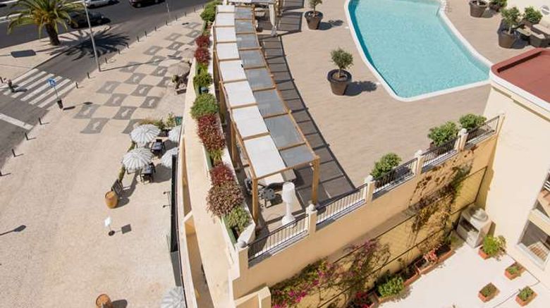 <b>Vila Gale Estoril Pool</b>. Images powered by <a href="https://iceportal.shijigroup.com/" title="IcePortal" target="_blank">IcePortal</a>.