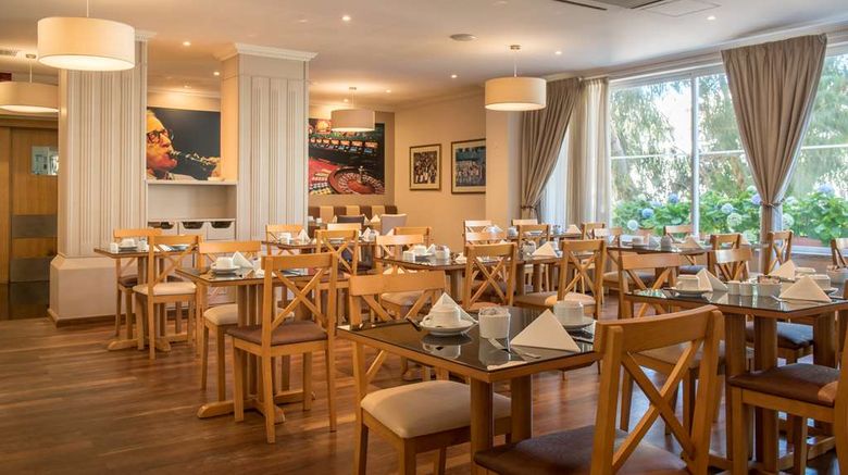 <b>Vila Gale Estoril Restaurant</b>. Images powered by <a href="https://iceportal.shijigroup.com/" title="IcePortal" target="_blank">IcePortal</a>.