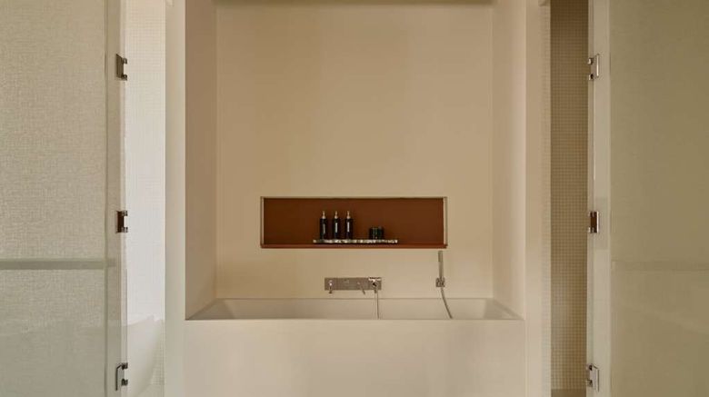 <b>Aman Venice Room</b>. Images powered by <a href="https://iceportal.shijigroup.com/" title="IcePortal" target="_blank">IcePortal</a>.
