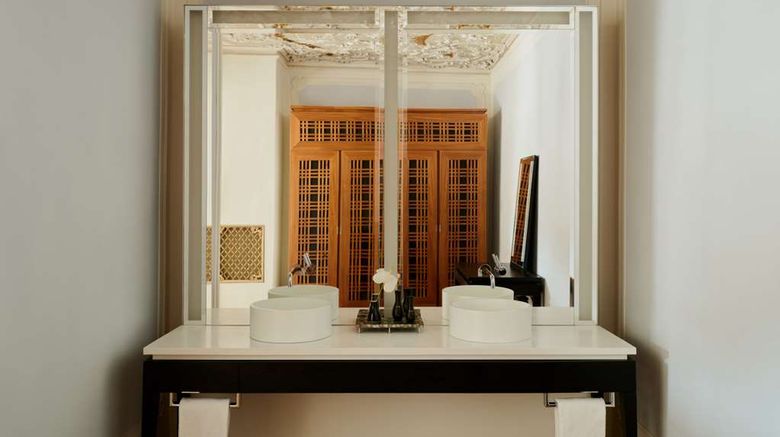 <b>Aman Venice Room</b>. Images powered by <a href="https://iceportal.shijigroup.com/" title="IcePortal" target="_blank">IcePortal</a>.