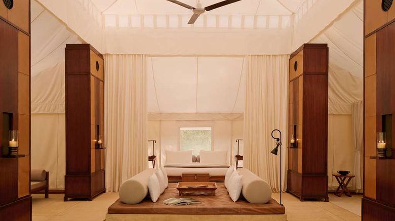 <b>Aman-i-Khas Suite</b>. Images powered by <a href="https://iceportal.shijigroup.com/" title="IcePortal" target="_blank">IcePortal</a>.