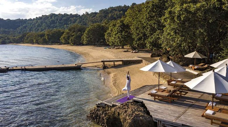 <b>Amanwana Beach</b>. Images powered by <a href="https://iceportal.shijigroup.com/" title="IcePortal" target="_blank">IcePortal</a>.