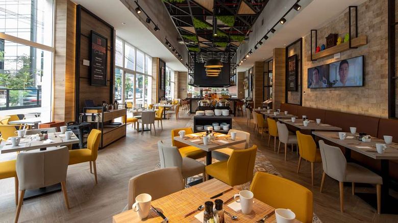 <b>Casa Andina Premium Miraflores Restaurant</b>. Images powered by <a href="https://iceportal.shijigroup.com/" title="IcePortal" target="_blank">IcePortal</a>.