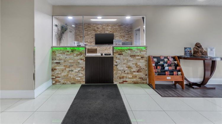 SureStay Hotel by BW Kemptville Lobby