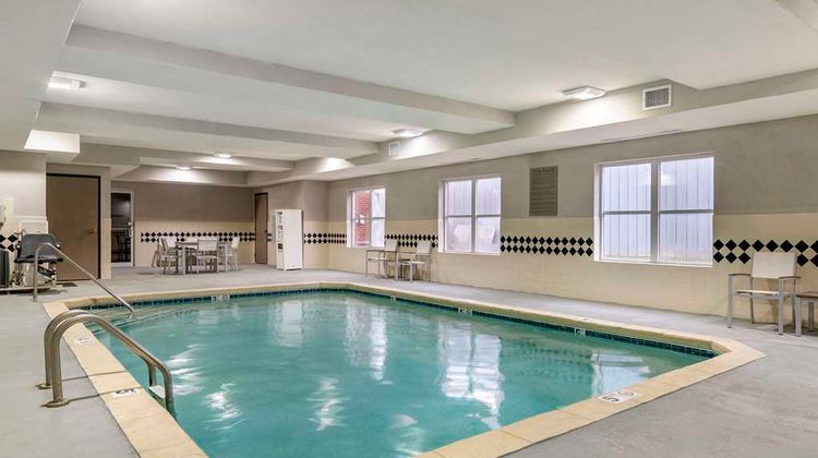 Comfort Inn & Suites Calhoun Pool