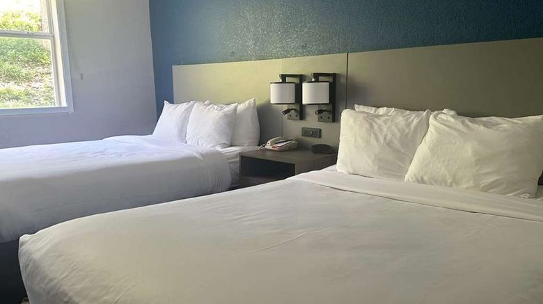 <b>Comfort Inn & Suites Calhoun Room</b>. Images powered by <a href="https://iceportal.shijigroup.com/" title="IcePortal" target="_blank">IcePortal</a>.