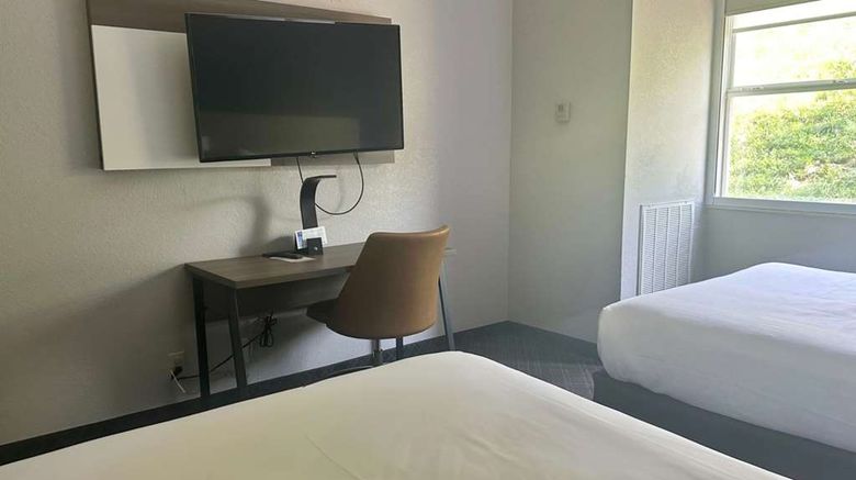 <b>Comfort Inn & Suites Calhoun Room</b>. Images powered by <a href="https://iceportal.shijigroup.com/" title="IcePortal" target="_blank">IcePortal</a>.