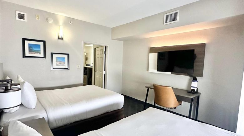 <b>Comfort Inn & Suites Calhoun Suite</b>. Images powered by <a href="https://iceportal.shijigroup.com/" title="IcePortal" target="_blank">IcePortal</a>.