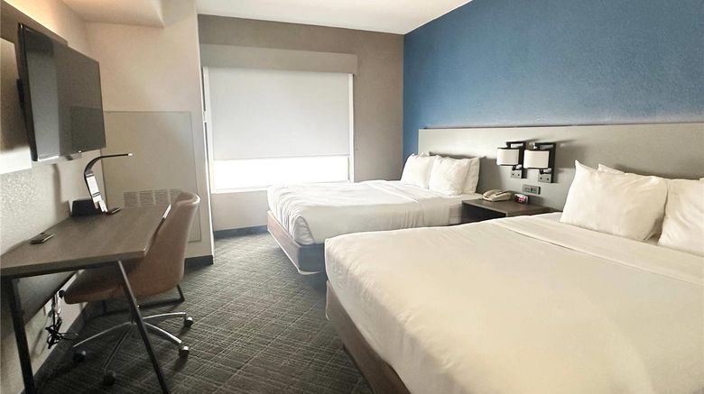 <b>Comfort Inn & Suites Calhoun Suite</b>. Images powered by <a href="https://iceportal.shijigroup.com/" title="IcePortal" target="_blank">IcePortal</a>.