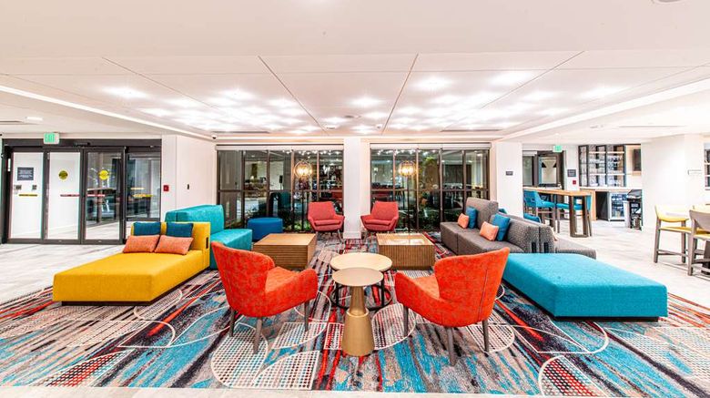 <b>Hilton Garden Inn Asheville South Lobby</b>. Images powered by <a href="https://iceportal.shijigroup.com/" title="IcePortal" target="_blank">IcePortal</a>.