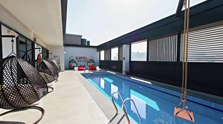 Hampton by Hilton Dubai Al Seef Pool