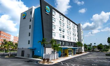 Tru by Hilton Florida City