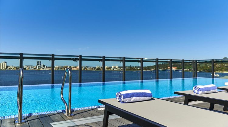 DoubleTree by Hilton Perth Waterfront Pool