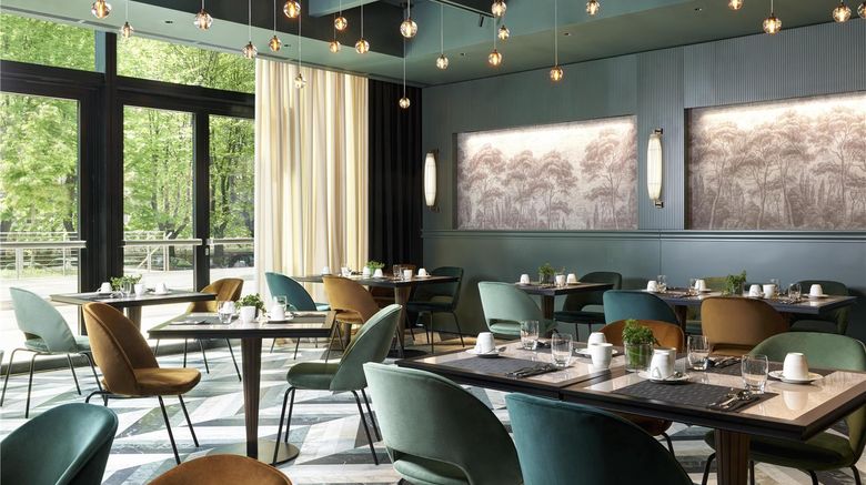 <b>Hilton Rome Eur La Lama Restaurant</b>. Images powered by <a href="https://iceportal.shijigroup.com/" title="IcePortal" target="_blank">IcePortal</a>.