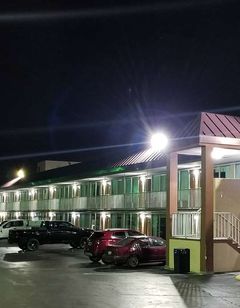 Days Inn and Suites by Wyndham