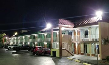 Days Inn and Suites by Wyndham