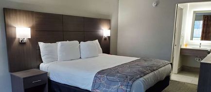 Days Inn and Suites by Wyndham Room