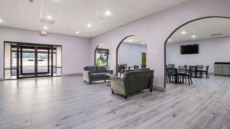 <b>Quality Inn Lobby</b>. Images powered by <a href="https://iceportal.shijigroup.com/" title="IcePortal" target="_blank">IcePortal</a>.