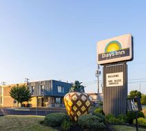 Days Inn by Wyndham Winchester North Exterior