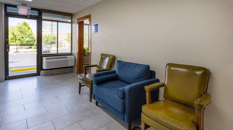 Days Inn by Wyndham Winchester North Lobby