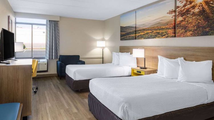 Days Inn by Wyndham Winchester North Room