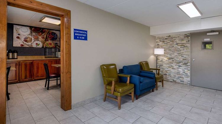 Days Inn by Wyndham Winchester North Lobby