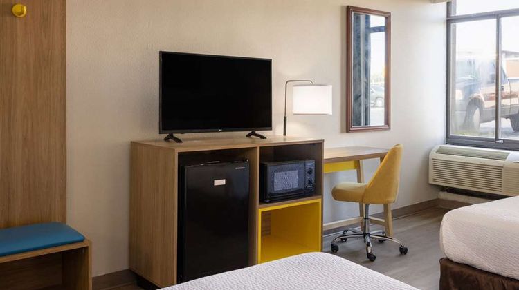 Days Inn by Wyndham Winchester North Room