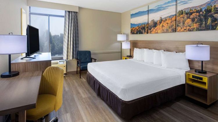 Days Inn by Wyndham Winchester North Room