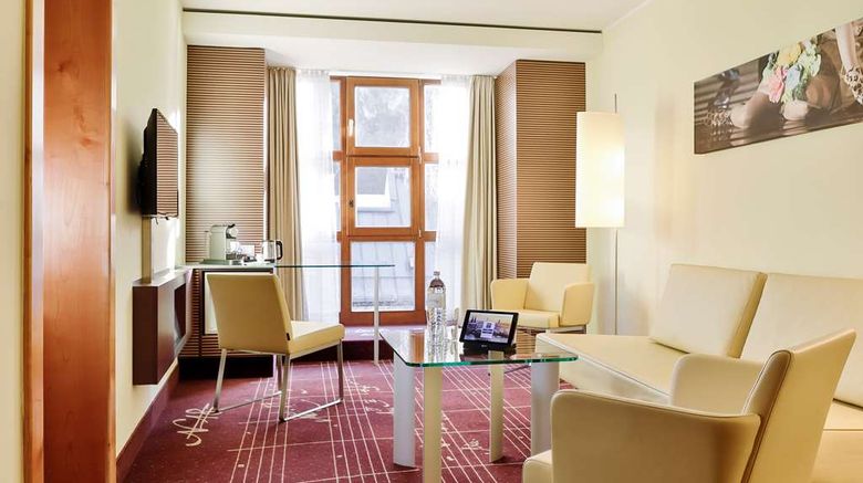 <b>Dorint City-Hotel Salzburg Suite</b>. Images powered by <a href="https://iceportal.shijigroup.com/" title="IcePortal" target="_blank">IcePortal</a>.