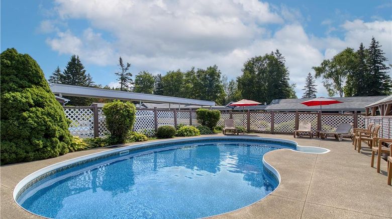 <b>Danny's Hotel Stes, SureStay Coll by BW Pool</b>. Images powered by <a href="https://iceportal.shijigroup.com/" title="IcePortal" target="_blank">IcePortal</a>.