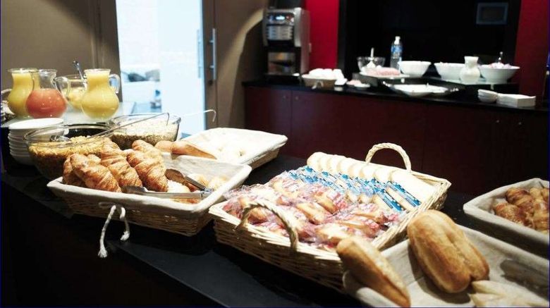 <b>New Hotel Opera Restaurant</b>. Images powered by <a href="https://iceportal.shijigroup.com/" title="IcePortal" target="_blank">IcePortal</a>.