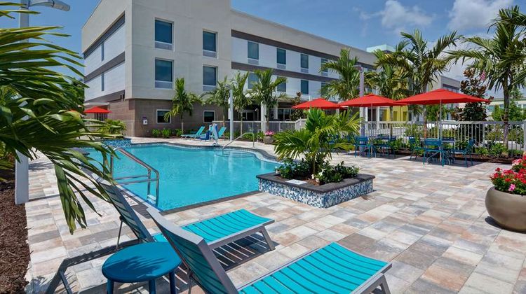 Home2 Suites-Hilton I-75 Pine Ridge Rd Pool
