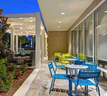Home2 Suites-Hilton I-75 Pine Ridge Rd Exterior