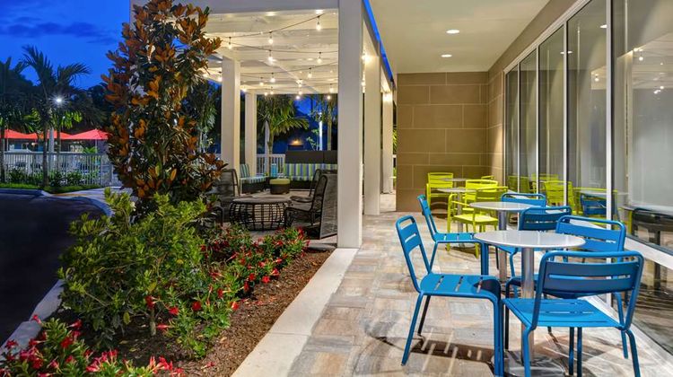 Home2 Suites-Hilton I-75 Pine Ridge Rd Exterior