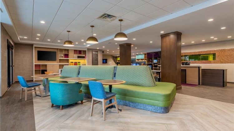 Home2 Suites by Hilton Raynham Lobby