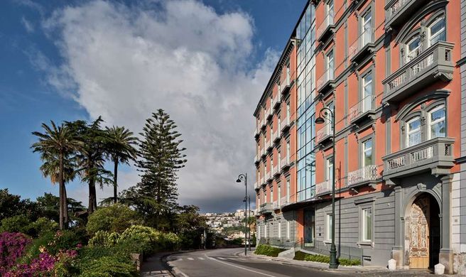 De Bonart Naples, Curio Collection Exterior