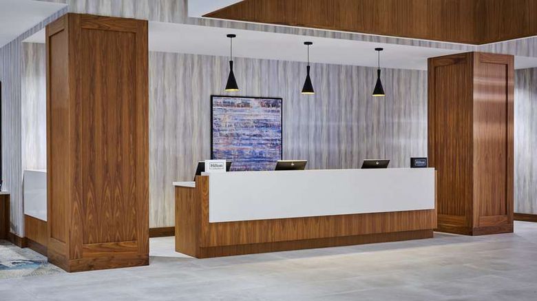 <b>DoubleTree Windsor Hotel & Suites Lobby</b>. Images powered by <a href="https://iceportal.shijigroup.com/" title="IcePortal" target="_blank">IcePortal</a>.