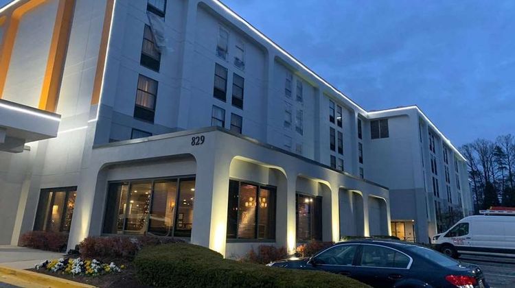 Wingate by Wyndham Baltimore BWI Airport Exterior